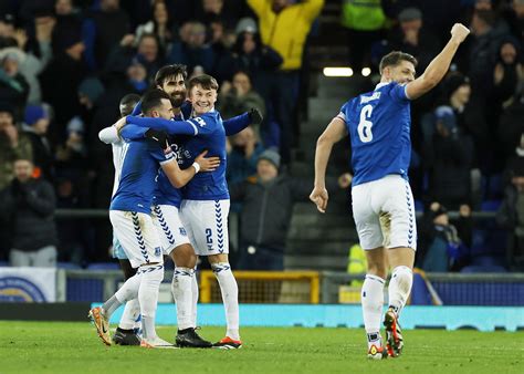 Everton beat Palace to reach FA Cup fourth round, Forest edge Blackpool ...