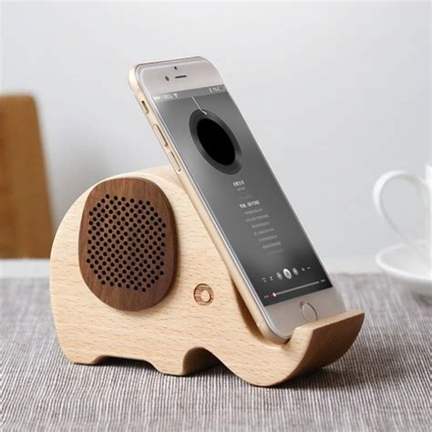 Woodsy Goodsy Bluetooth Speaker & Phone Stand » Petagadget