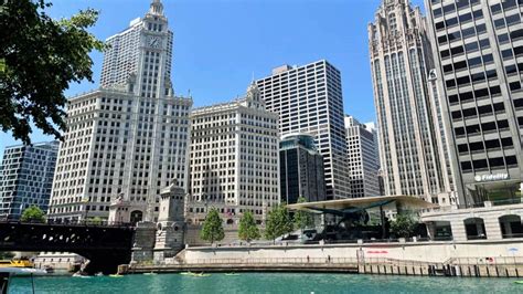 17 Best Chicago Landmarks to See in 2023 (By a Local) - Travel Lemming