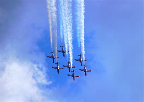 Seven planes in air show performance - Kivi Photo - Bank of photos CC0