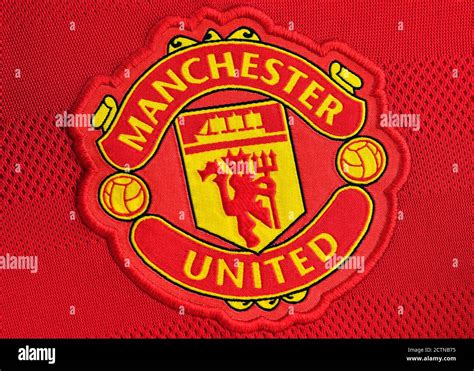 Man utd logo on shirt hi-res stock photography and images - Alamy