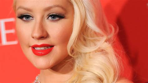 Christina Aguilera shows off engagement ring on Twitter | CTV News