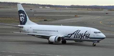 File:Alaska Airlines Boeing 737, Anchorage Airport.jpg