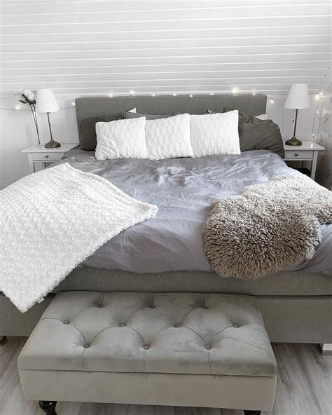 White and Silver Bedroom Decor Ideas - Home Decor Bliss White And ...