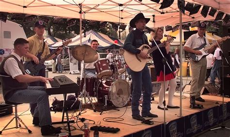 Columbus Day Community Fair | The country band Frontier ente… | Flickr