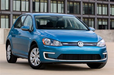 VW Cuts All-Electric e-Golf’s Price By Nearly $2,000 With New Base Edition | Carscoops