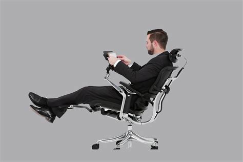 ergonomic office chair with footrest in the best qualty ever - Abnoosa