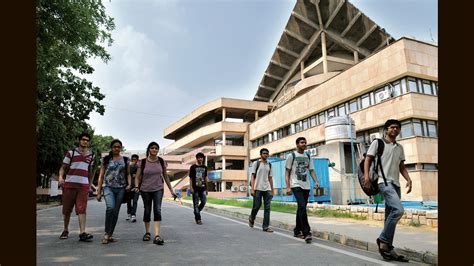 IIT-Delhi seeks to draw young engineers with new curriculum