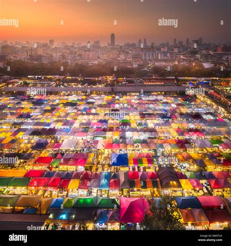 Night market with street food in Bangkok Stock Photo - Alamy