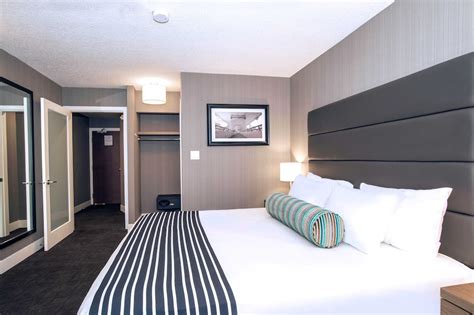 Sandman Signature Calgary Downtown Hotel Calgary, Alberta, CA - Reservations.com