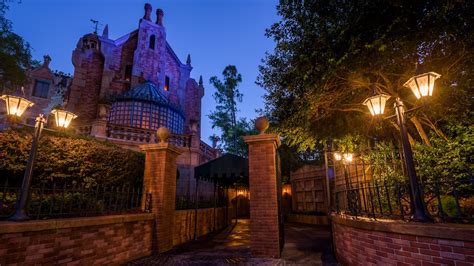 Good Morning From the Haunted Mansion at Magic Kingdom Park | Disney ...