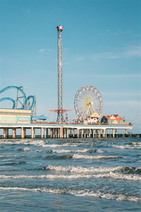 Galveston pier editorial image. Image of rides, pier - 162540385