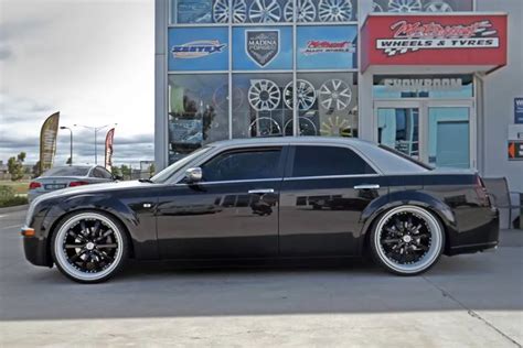 CHRYSLER 300C WITH CUSTOM LEXANI WHEELS