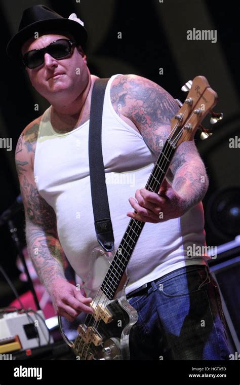 Sublime with Rome's, Eric Wilson playing bass Stock Photo - Alamy