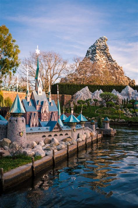 Top 10 Disneyland Attractions - Disney Tourist Blog