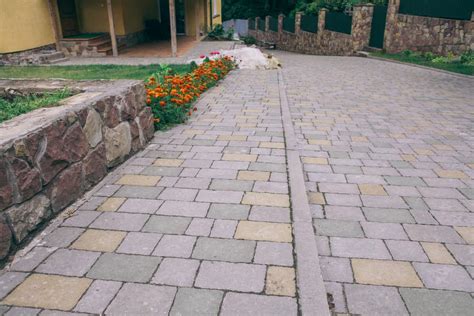 17 Cobblestone Paver Ideas to Improve Your Yard (PICTURES)