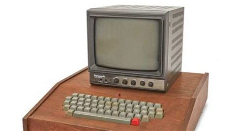 Apple’s first computer hand-built by Steve Jobs and Wozniak sells for $400,000 | Mint