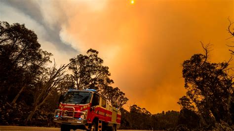 Tasmania facing total fire ban as bushfire conditions expected to ...