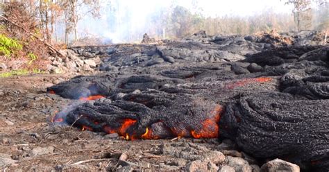 Hawaii Lava Flow Creeps Closer to Pahoa Shopping Center - NBC News