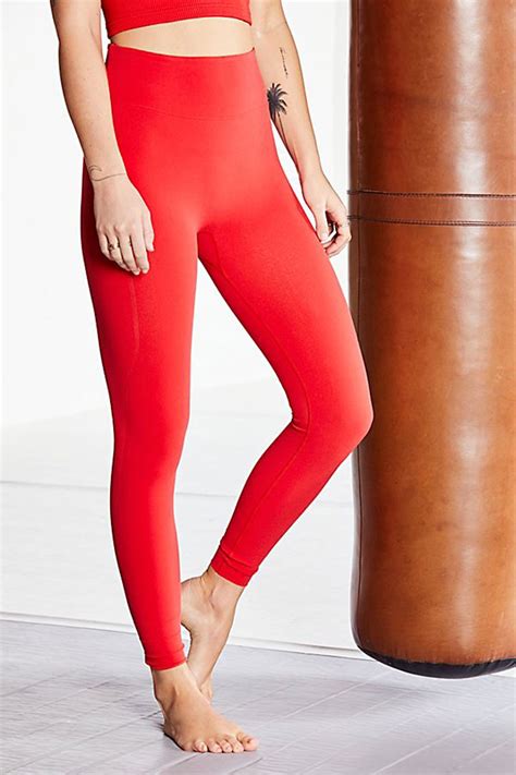 Pink Leggings: The Best Pairs to Buy Now | Glamour