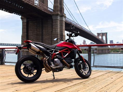 Have More Fun—Ride The 2019 Ducati Hypermotard 950 | Cycle World