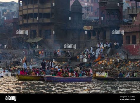 Ganges cremation evening hi-res stock photography and images - Alamy