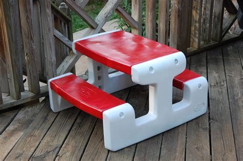 Plastic Kids Picnic Table Make Over With Spray Paint - could do this with the 2nd hand table ...