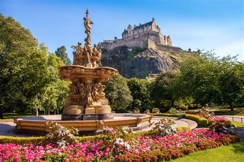 EDINBURGH CASTLE FROM PRINCES GARDENS | Scotphoto