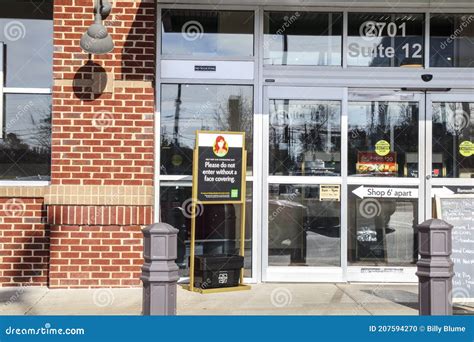 The Fresh Market Retail Grocery Store Entrance and Covid-19 Sign ...