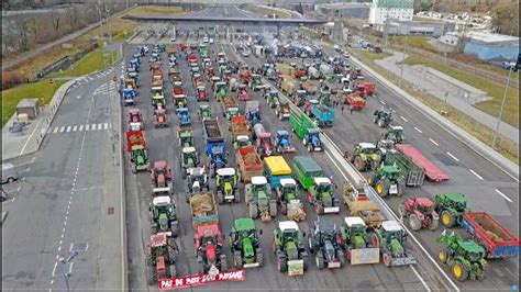 French farmers step up their siege of Paris, protesting low income and ...