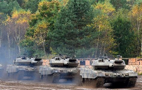 Ukraine Expects to Get 100 Leopard 2 Tanks from 12 Countries, Once Germany Approves: Senior ...