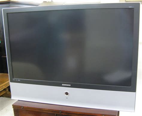 347: SAMSUNG 46" DLP REAR PROJECTION TV WITH REMOTE, m : Lot 347