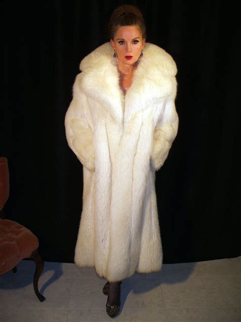 white fox fur coat | Fur coats women, Fur fashion, Fox fur coat