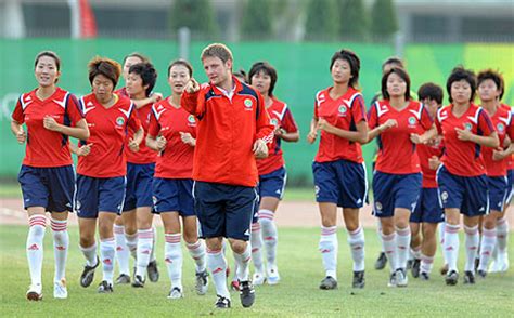 Chinese women's football team: Preparing for the Olympics -- china.org.cn