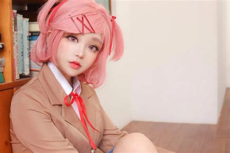 2029: Reading Manga with Natsuki. (Cosplay by IN_NE) : DDLC | Cosplay ...