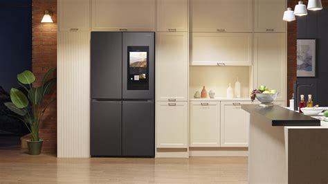 Samsung Family Hub 2021 smart refrigerator series has an upgraded ...