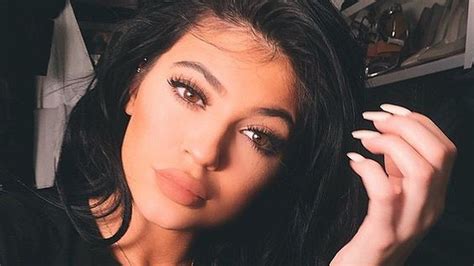 The Kylie Jenner big lip challenge has weird results - BBC Newsbeat