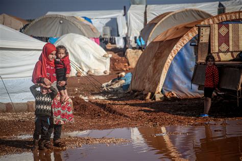 Heavy rain hits Syria's Idlib, imperiling refugees | Daily Sabah