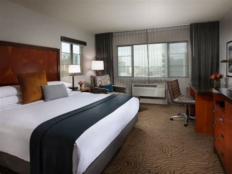 Portland Hotel Rooms | Suites | The Paramount Hotel