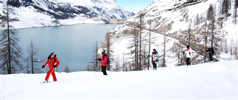 Try out snowshoe lessons in Tignes with the ESF Val Claret