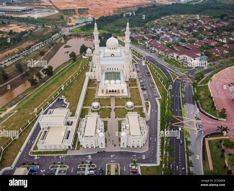 Seremban’s latest attraction, Masjid Sri Sendayan, has won praises from the public for its ...