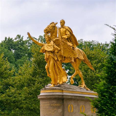 Gold Leaf Statue Decoration in Central Park | Giusto Manetti Battiloro