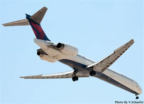 McDonnell Douglas MD-90-30(Delta Airlines) — Weasyl