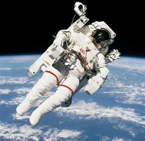 NASA shares incredible photo of astronaut floating in space during untethered spacewalk ...