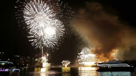 Sydney NYE 2016/17 Cruise Party (Firework) - YouTube