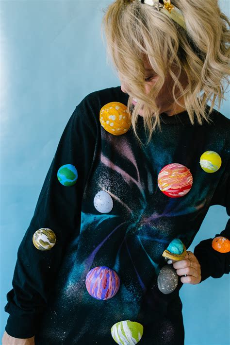 DIY Solar System Costume for Halloween | The Pretty Life Girls