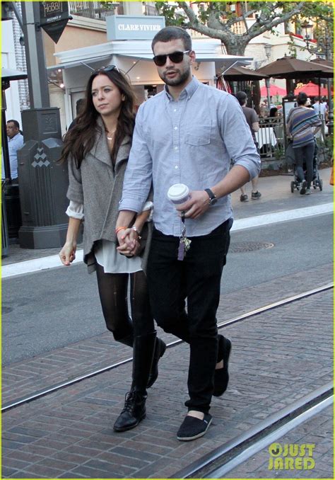 Portia Doubleday & Alex Russell: Kissing at The Grove!: Photo 2763550 ...