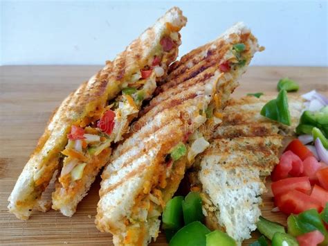 पनीर वेज मेयोनेज़ सैंडविच बनाने की विधि । Paneer Veg Mayonnaise Sandwich Recipe in Hindi