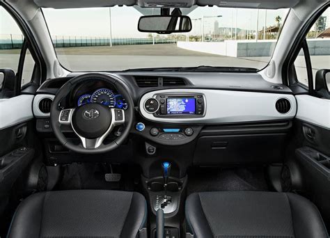 APRESENTAÇÃO: Toyota Yaris Hybrid - COCKPIT AUTOMÓVEL