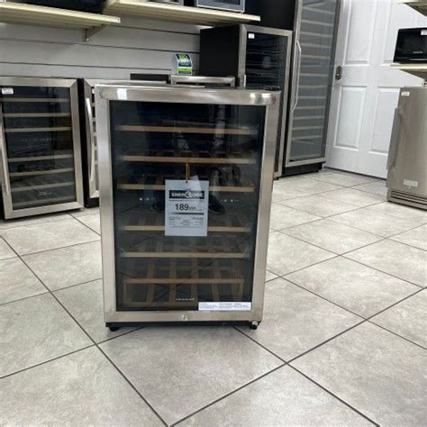 Frigidaire 38-bottle Wine Cooler Vinera Refrigerador De Vino Ffwc3822qs for Sale in Miami ...